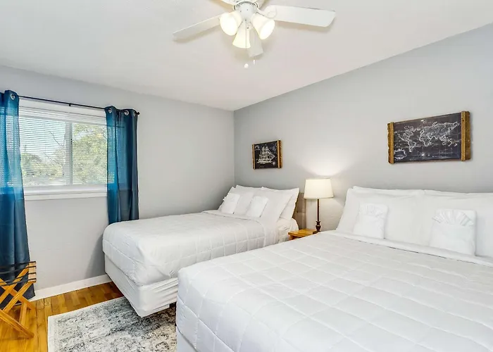 Holiday home Near Downtown Main House - Woodland Escape *