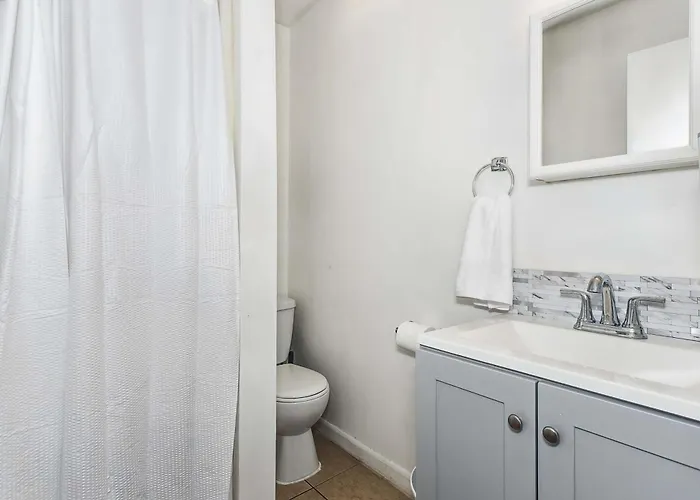 Near Downtown Main House - Woodland Escape Holiday home Pensacola