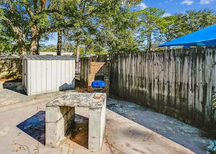 Near Downtown Main House - Woodland Escape Pensacola