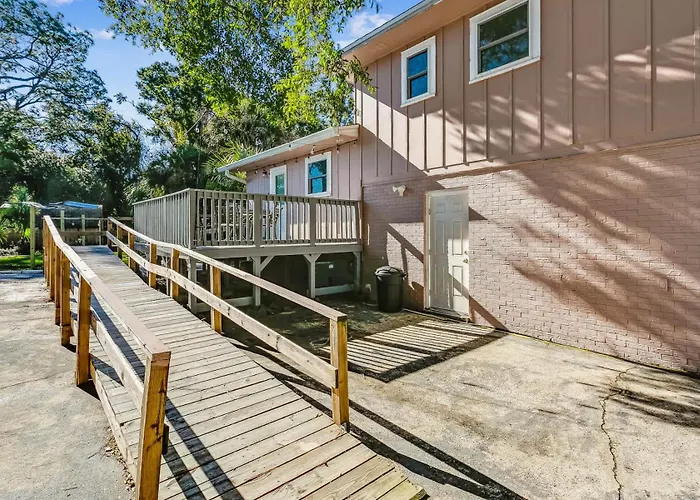 Near Downtown Main House - Woodland Escape Holiday home Pensacola