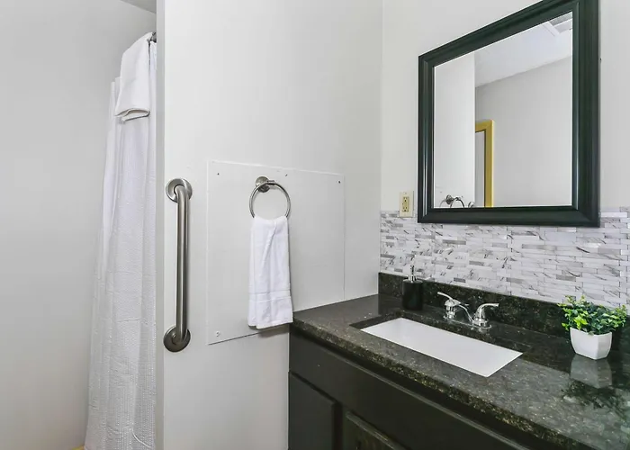 Near Downtown Main House - Woodland Escape * Pensacola