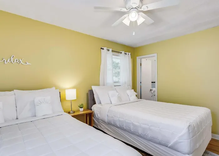Near Downtown Main House - Woodland Escape Holiday home