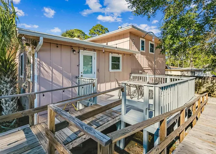 Near Downtown Main House - Woodland Escape Holiday home Pensacola