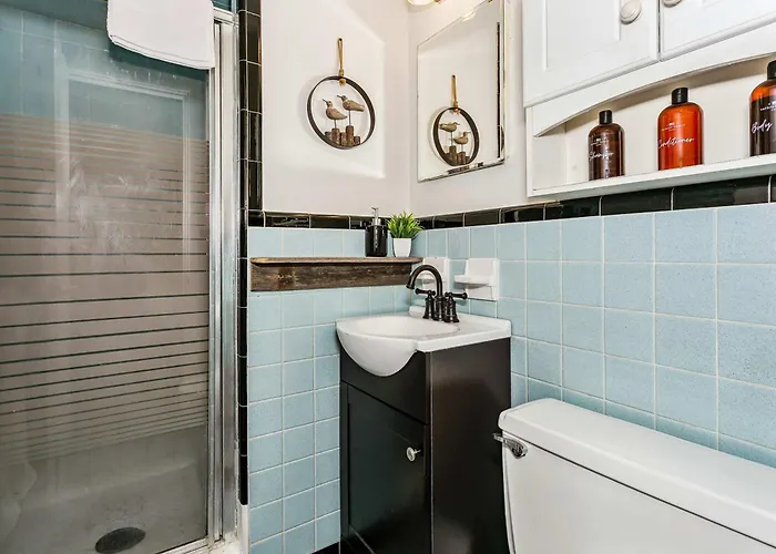 Near Downtown Main House - Woodland Escape Holiday home