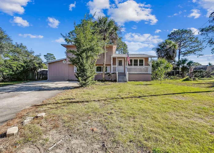 Near Downtown Main House - Woodland Escape Holiday home *